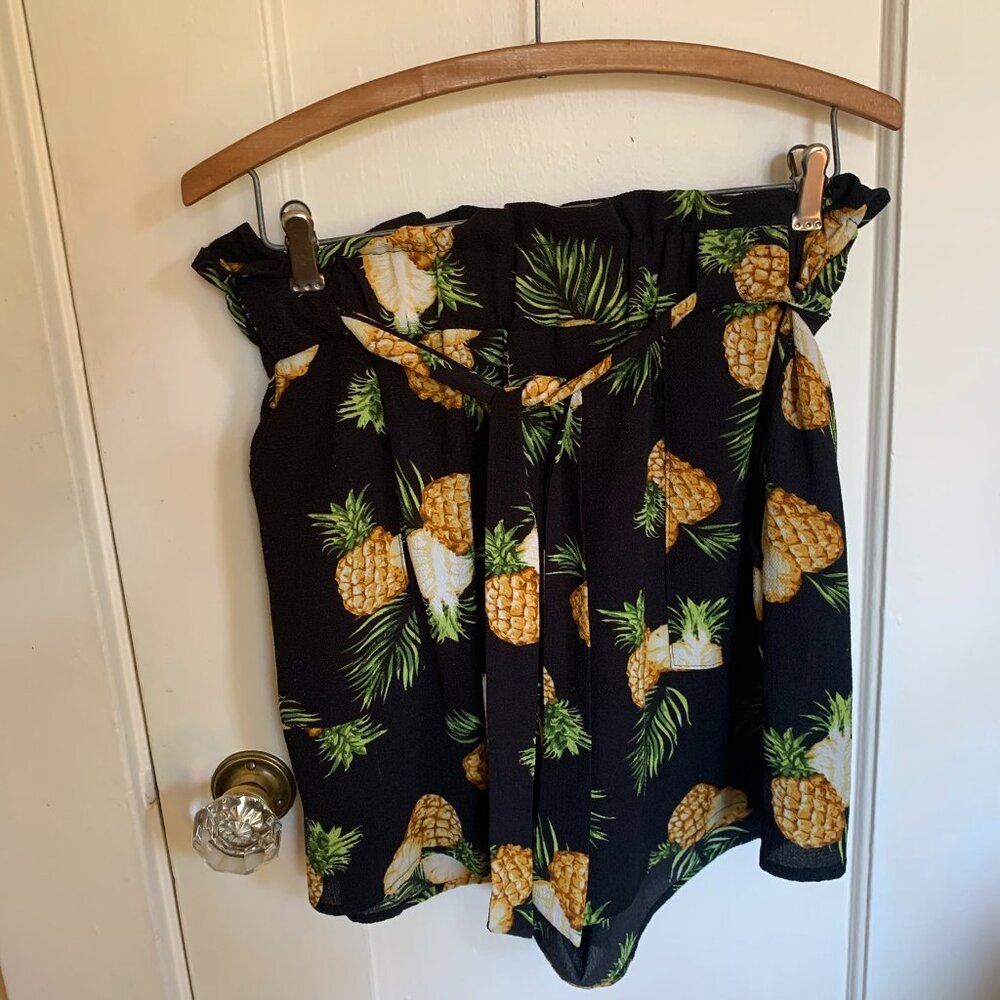 Black Paperbag High Waist Shorts Pineapple Print Pockets Sz M Tropical Beach